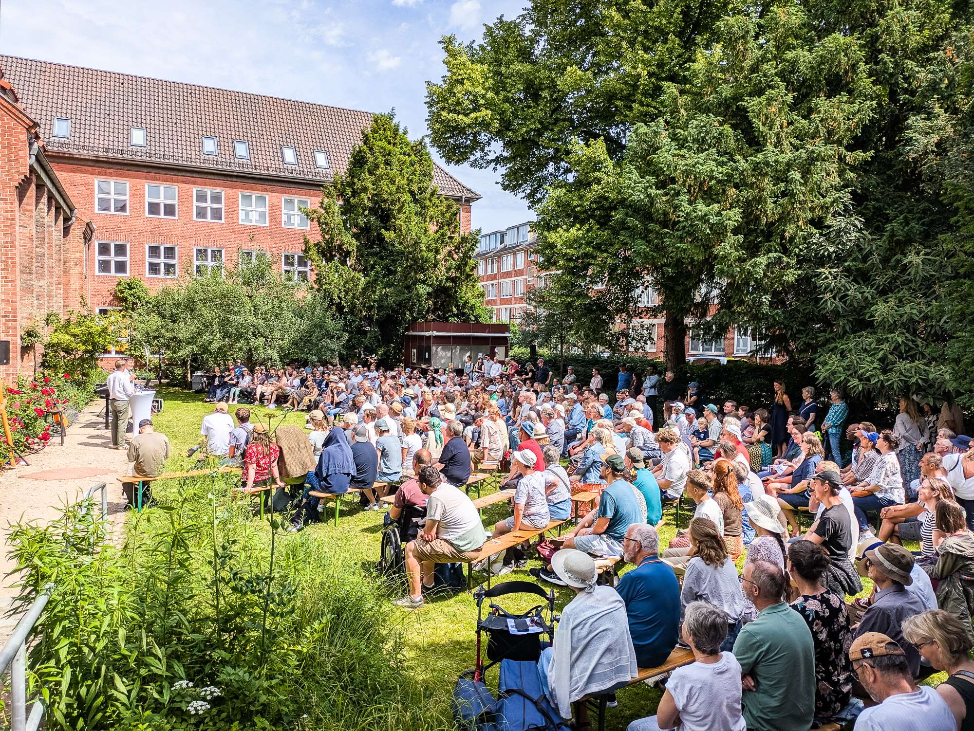 „Jeder Sturm geht auch wieder zu Ende“ – Gottesdienst auf der Kieler Woche bewegt über 400 Menschen